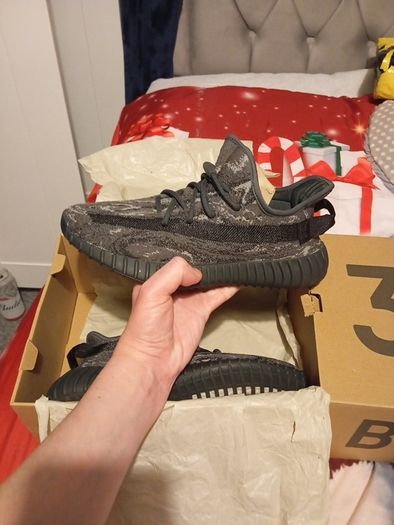 men's Yeezy size 8 worn once good as new.