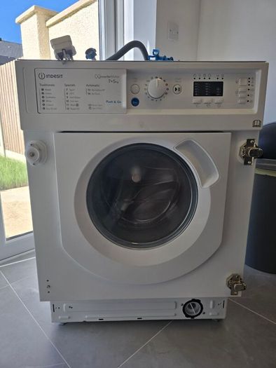 Indesit 7kg Integrated Washer Dryer