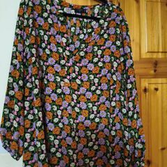 Tahari floral top