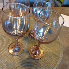 wine glasses free x 4