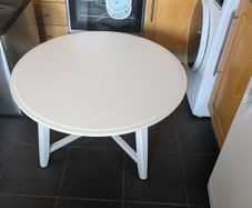 IKEA Kragsta Table