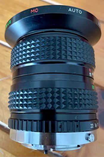 Olympus OM fit Siirius 18-28mm F/4.0-4.5 lens mint