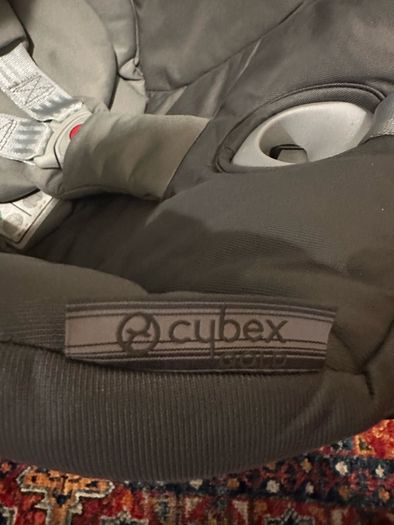 cybex baby car seat + Cybex Base