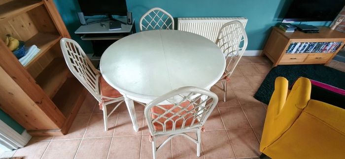 Dinning table & 4 chairs