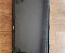 Samsung 32 inch LED smart TV, working but screen broken, can be repaired or for parts,