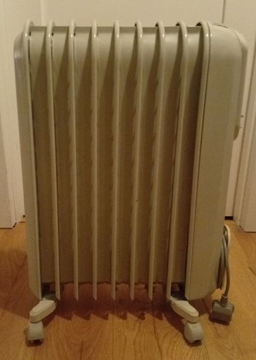 De'Longhi Vento Electric Oil Filled Radiator, 1.5 KW - Grey/White