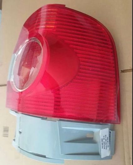 Wolkswagen Sharan right tail light