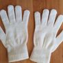 New - A Beautiful Pair of White / Cream Gloves - One Size Image 3