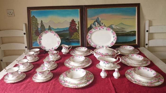 Rare 45 Piece Royal Albert Lydia Bone China Gold Gilt Dinner And Tea Service / Set For 6 Person Setting Made In England