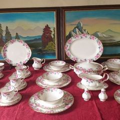 Rare 45 Piece Royal Albert Lydia Bone China Gold Gilt Dinner And Tea Service / Set For 6 Person Setting Made In England