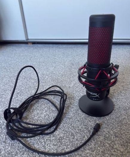 Microphone Hyper x quad cast/with the stand for mic