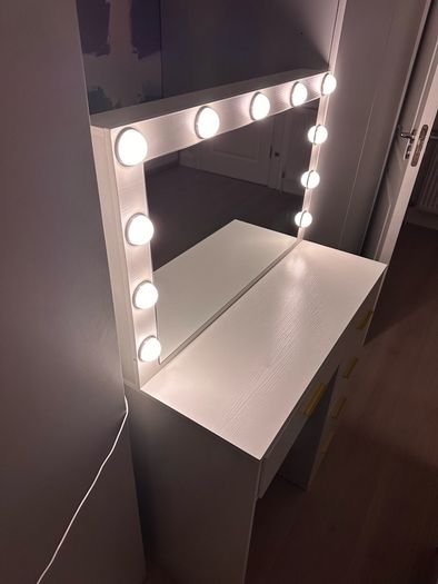 Make up table and mirror small