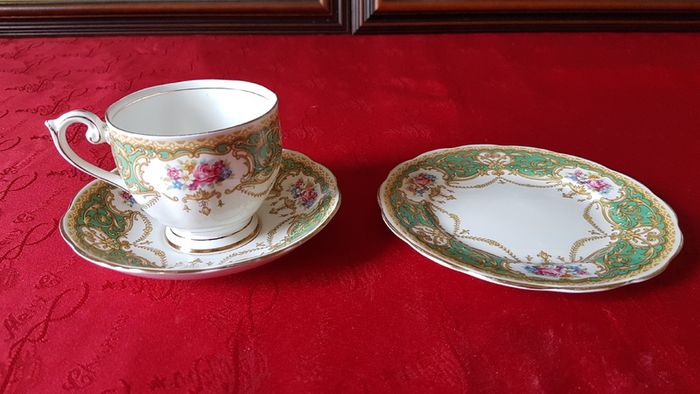 For Collectors Antique Queen Anne Regency Green Fine Bone China Gold Gilt Cabinet Tea Set Trio Made In England