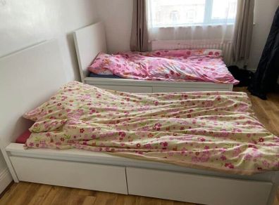 Single beddframe with drawers
