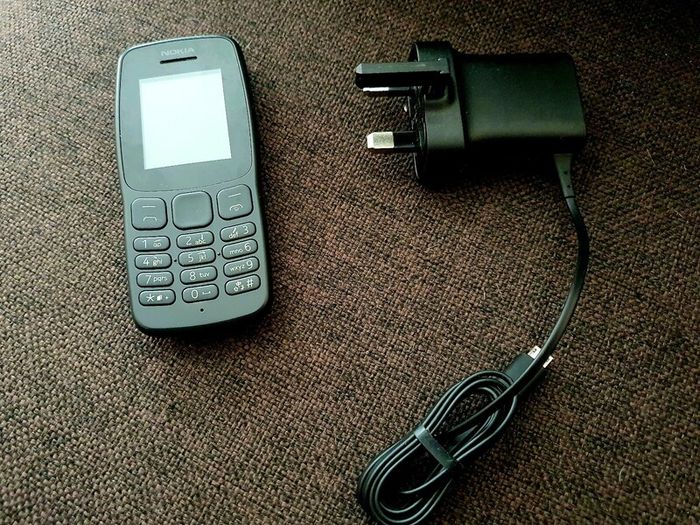 Nokia 105 (Dual SIM) - Needs Battery - Includes Charger