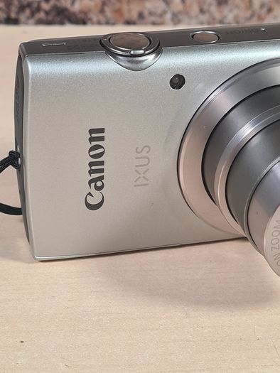 Canon Ixus 185 Digital Camera 20mp Mega Pixels Boxed With Charger And Memory Card Like New