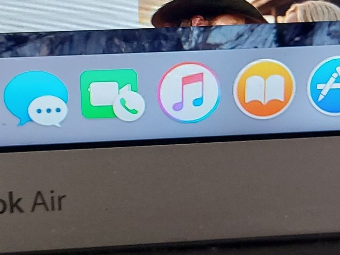 Apple MacBook Air, Intel Core i5, 1.4GHz, 4GB Ram DDR3, 121GB SSD, 13.3 inch screen, in excellent condition