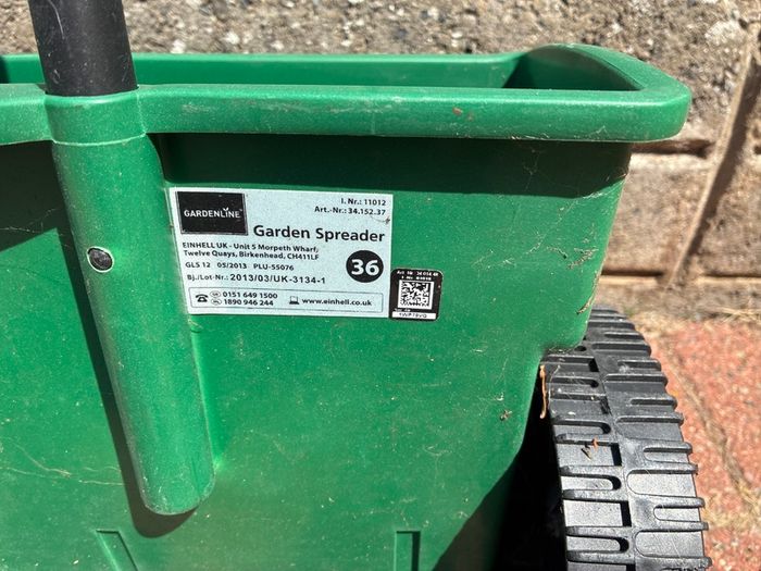 Lawn Fertiliser Spreader