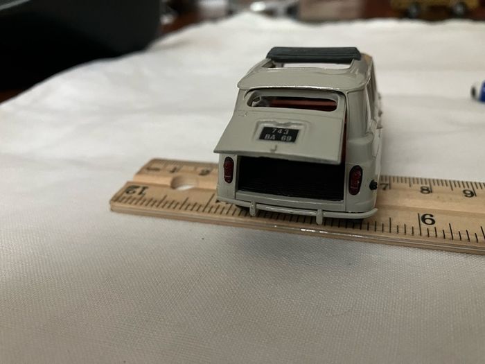 Norev, Renault 4L. Excellent condition. Open roof, no rear side windows.