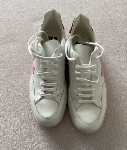 Veja runners Size 40 UK7