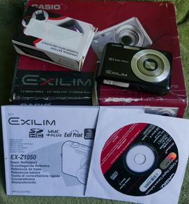 Casio Exilim EX-Z1050 Digital camera Made w/ Box and Accessories , universal charger- Tested