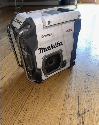 Makita jobsite radio / speaker