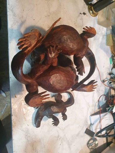 Komodo Battle sculpture