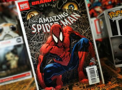 Amazing Spider-Man ! Issue #553 ! Great Cover ! 2008 ! by Marvel !