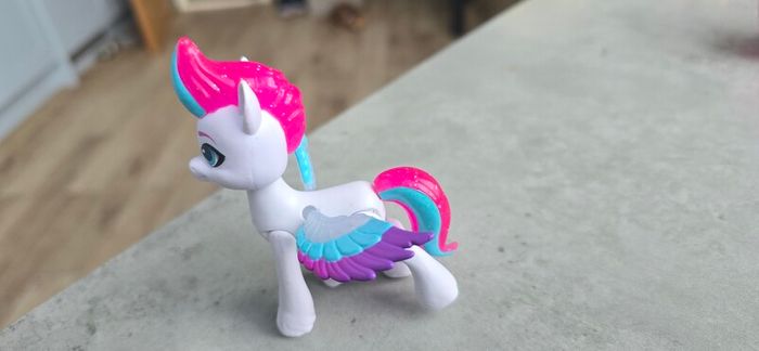 4euro Each - Select in comments - New Generation Moulded 3 inch  Figure Sparkle Glitter Hasbro Crystal Adventure MLP G5 My Little Pony