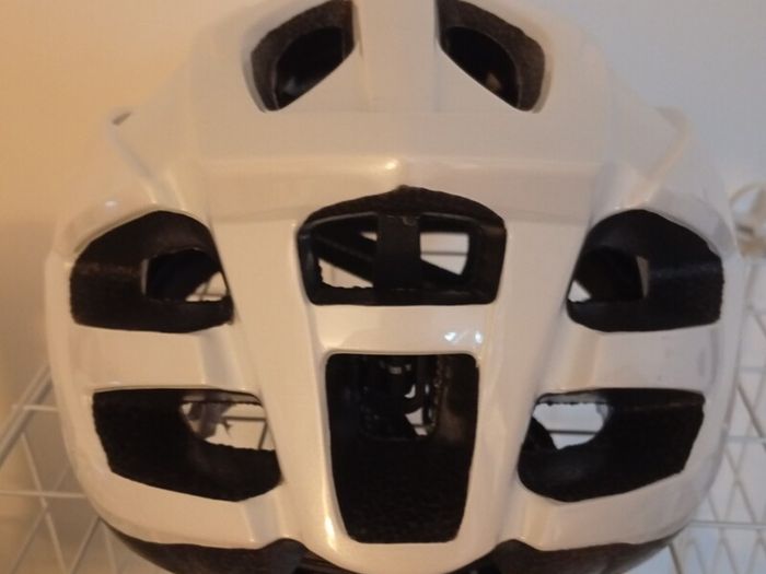 Bicycle helmet ((Brand New)) Never Used