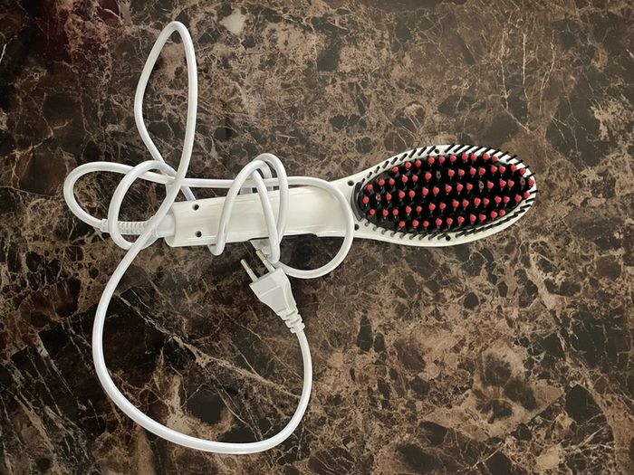 Heat brush straightener