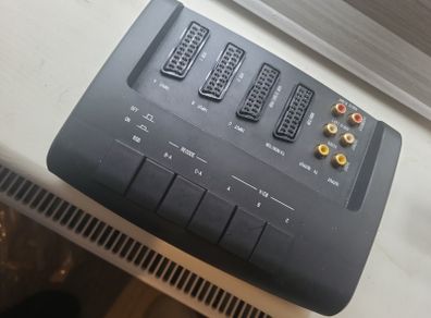 Scart 3 way switching unit