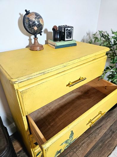 Chest of drawers