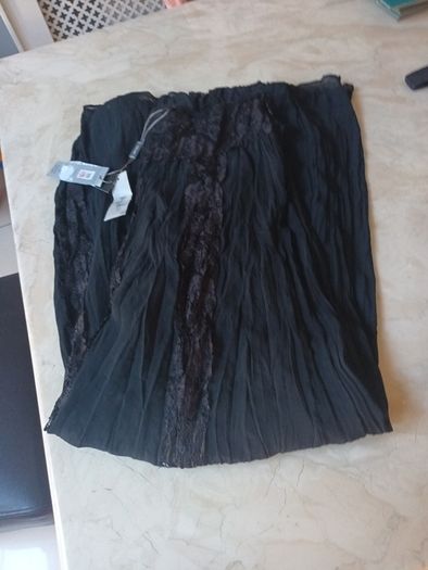 Per Una  Black Skirt. S.12R.    B.N.W.T