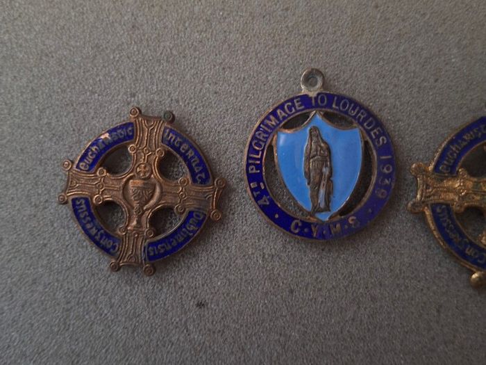 Vintage 2x  Religious Eucharistic Congress Badges 1932 & A 1939 Y.m.c.a. 4th Pilgrimage To Lourdes  Medal