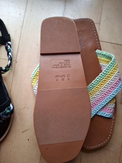 Sandles
