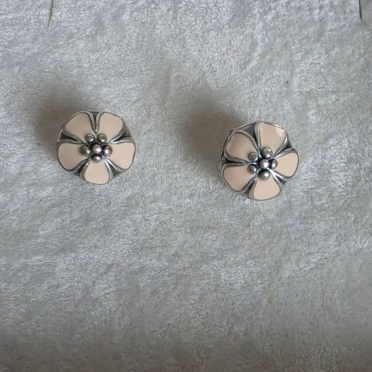 Pandora cherry blossom clips charm, featuring smooth cream enamel petals and a sterling silver beaded center very good condition
