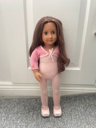 Our Generation dolls and car