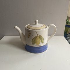 Reduced Sarah's Garden from the Wedgwood collection tea pot