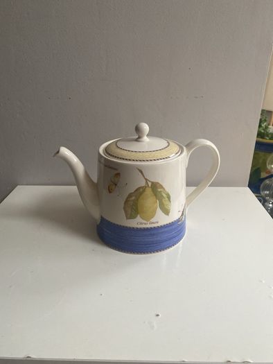 Sarah's Garden from the Wedgwood collection tea pot
