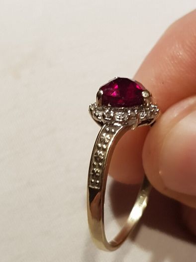 9 ct  gold ring Rubies and diamonds