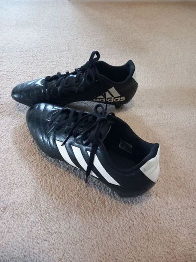Adidas size 7 Football boots