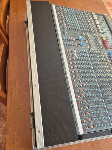 Allen & Heath GL2200 24-Channel Mixer in Flight Case
