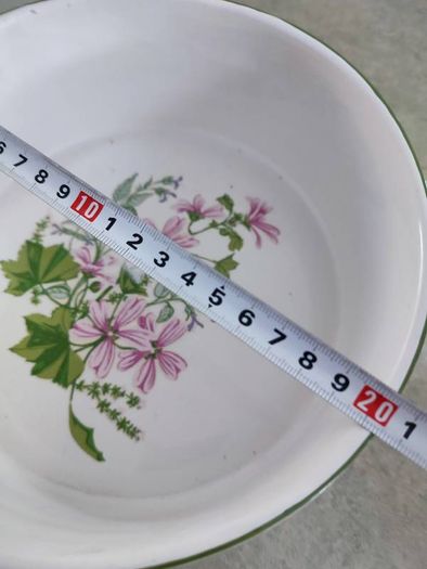 Vintage Souffle Oven or Serving Dish Wiled Mallow Ulster Ceramics Irish 20cm diameter and 7 cm. high made in Ireland