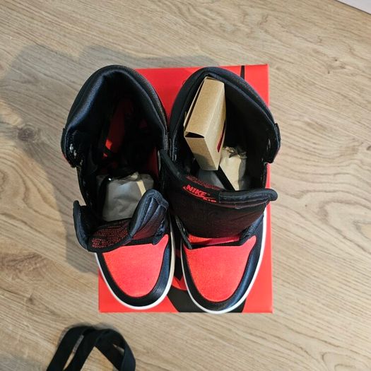 Air Jordan 1 High "Satin Bred 2023"  8.5UK