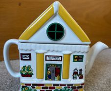 Vintage Wade Primrose Junction Teapot