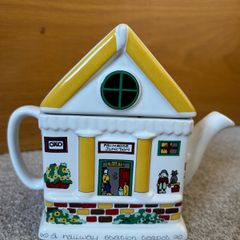 Vintage Wade Primrose Junction Teapot