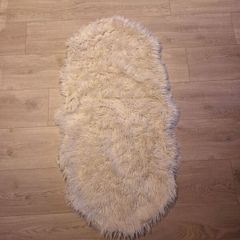 Faux sheepskin rug