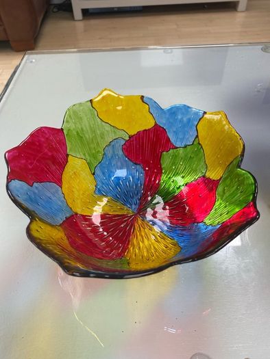 Colourful scalloped glass bowl