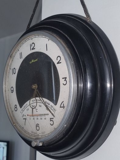Soviet wall clock by Majak from the 1960s or 1970s